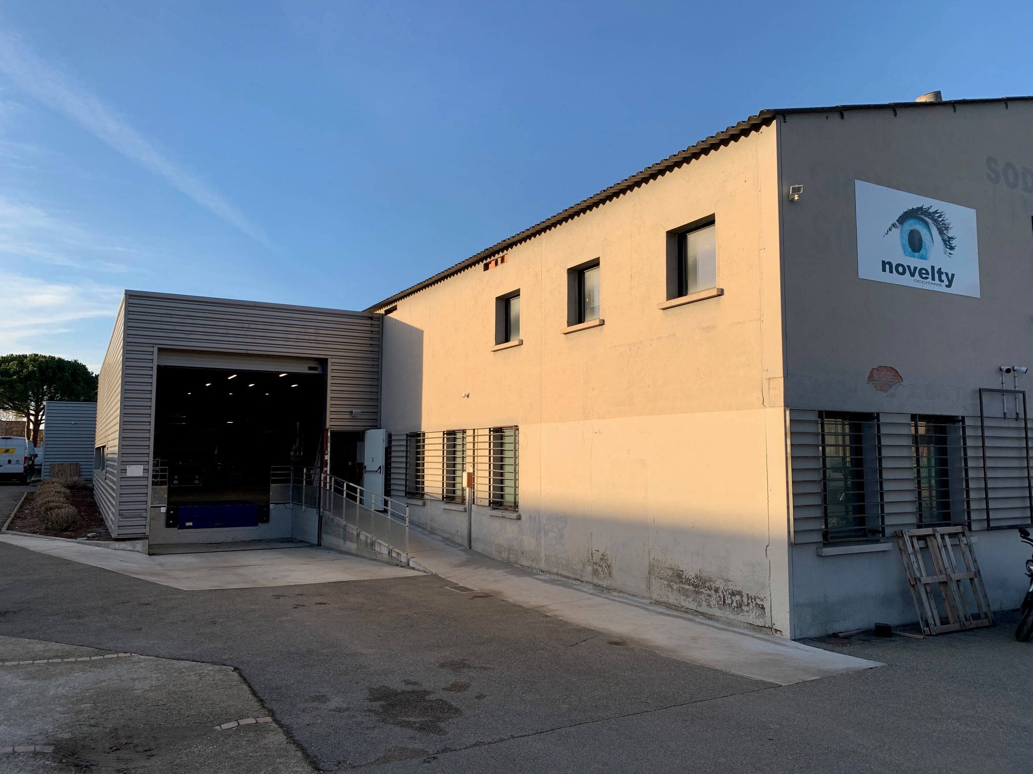 Alternative text - Locaux Novelty Occitanie