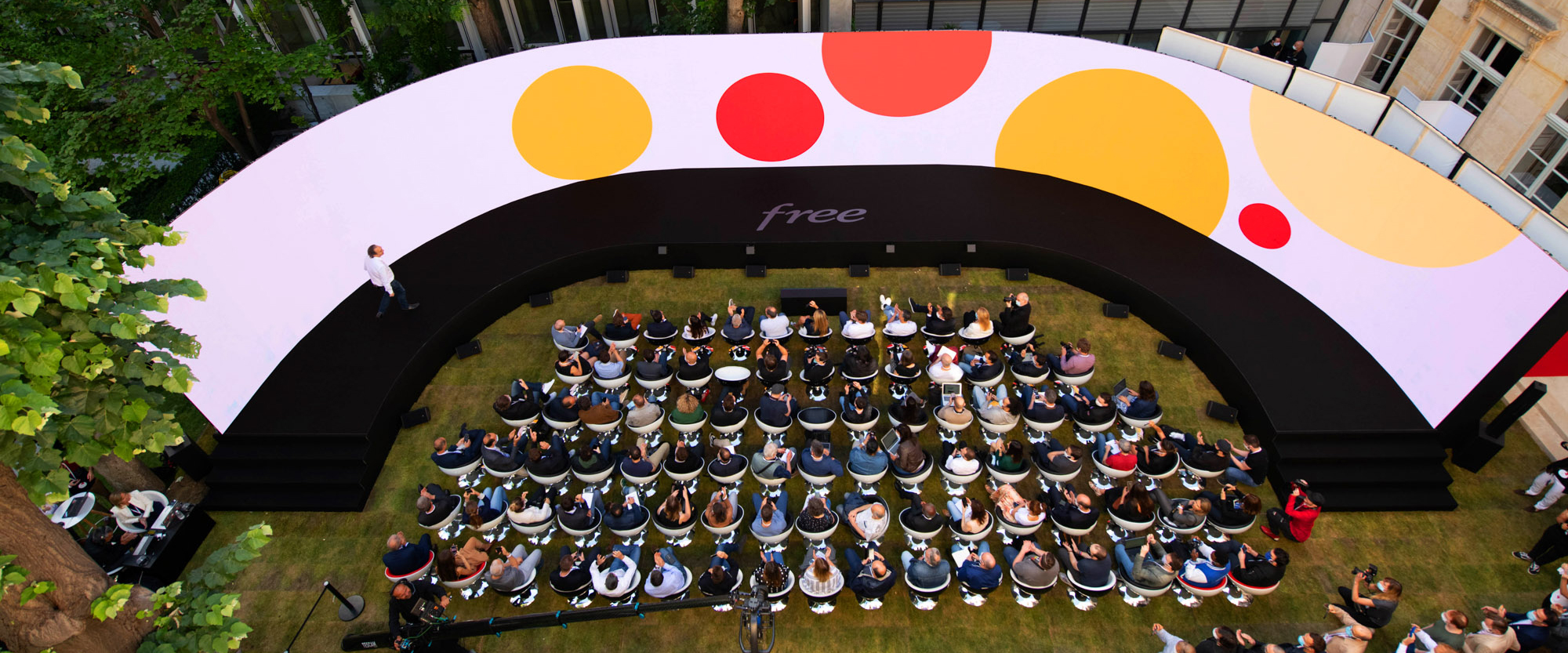 Alternative text - NOVELTY est fier d'avoir accompagné la Conférence de presse Freebox Pop