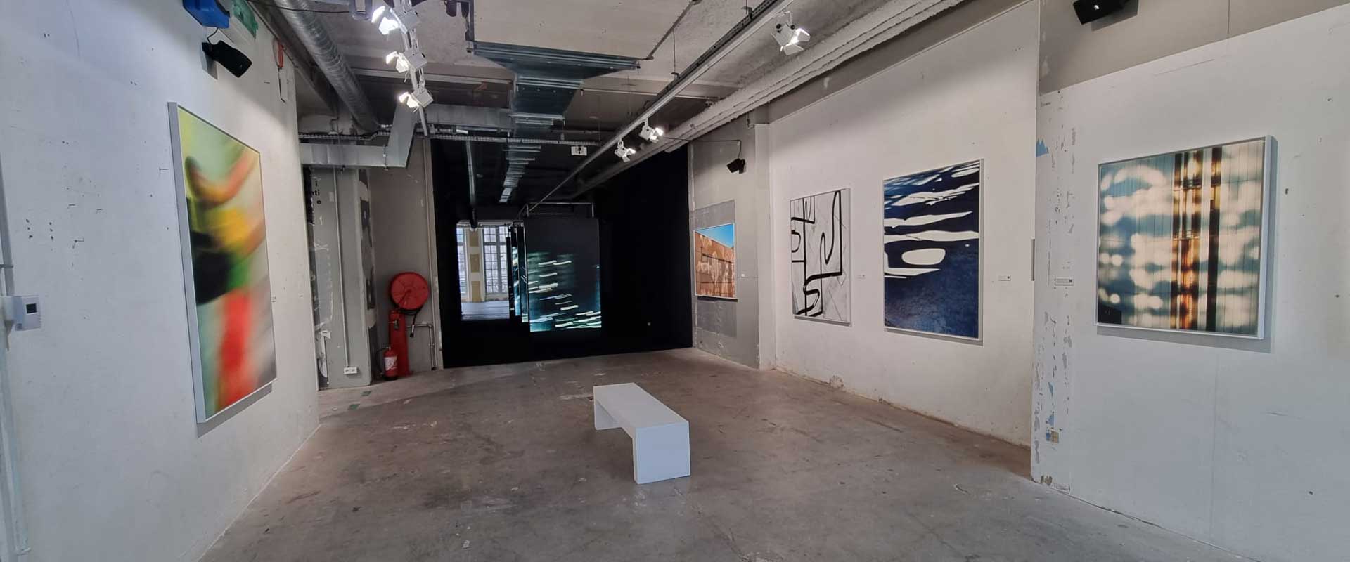 Alternative text - Exposition  GSM d’Axel Morin, en association avec Apple