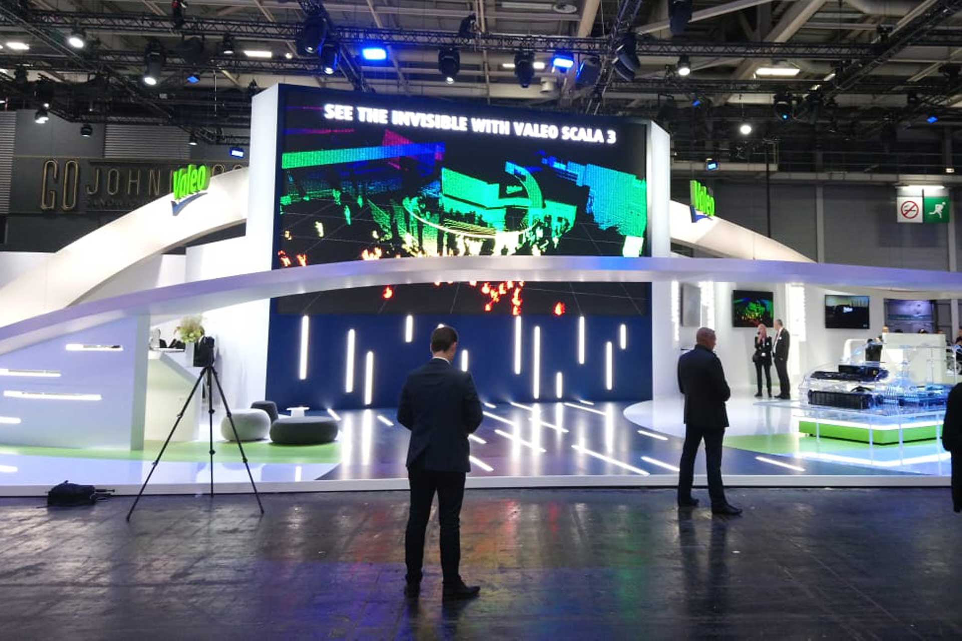 Alternative text - Novelty sur le stand VALEO au Mondial de l’Automobile