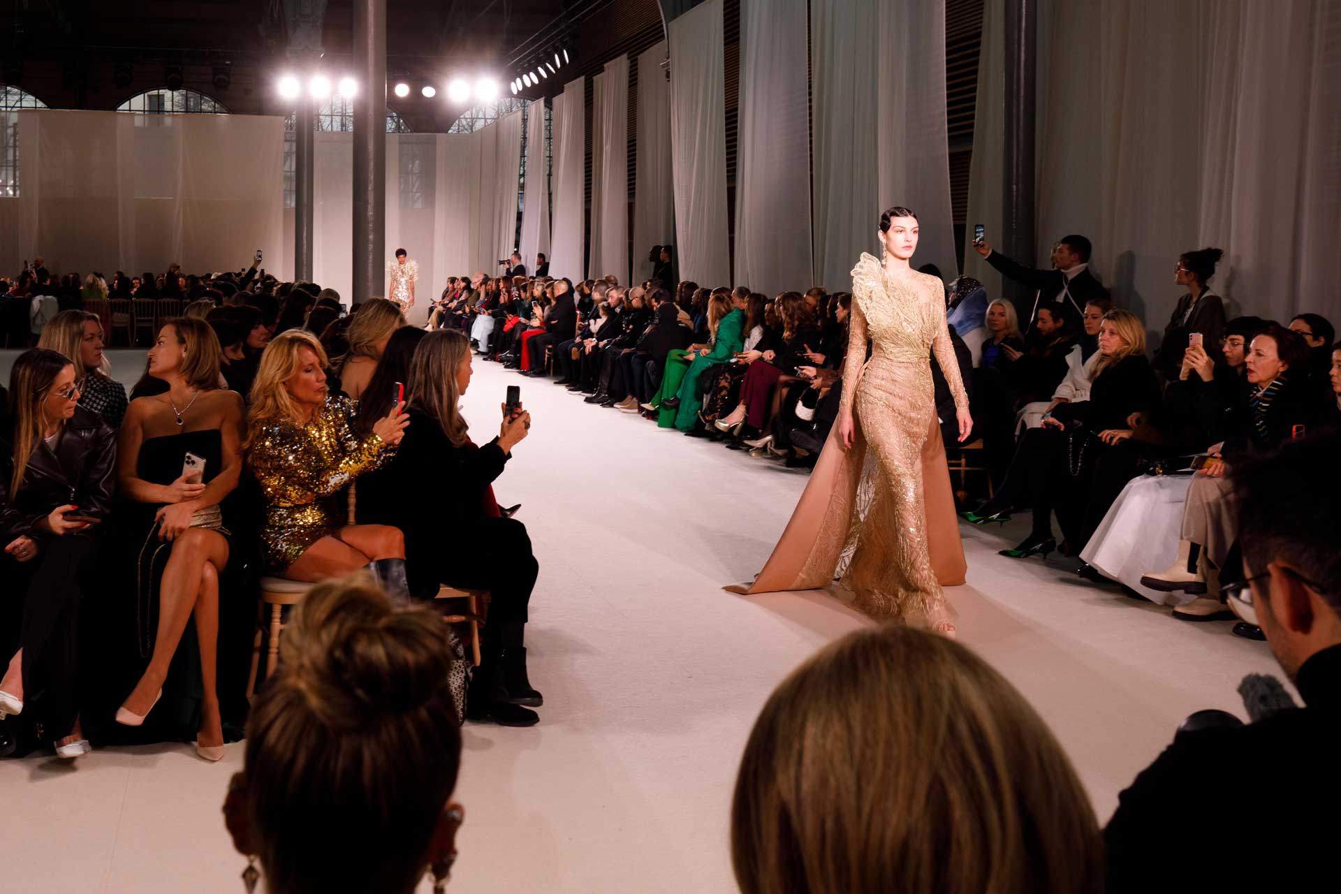 Alternative text - Paris Fashion Week | ELIE SAAB | Janvier 2023