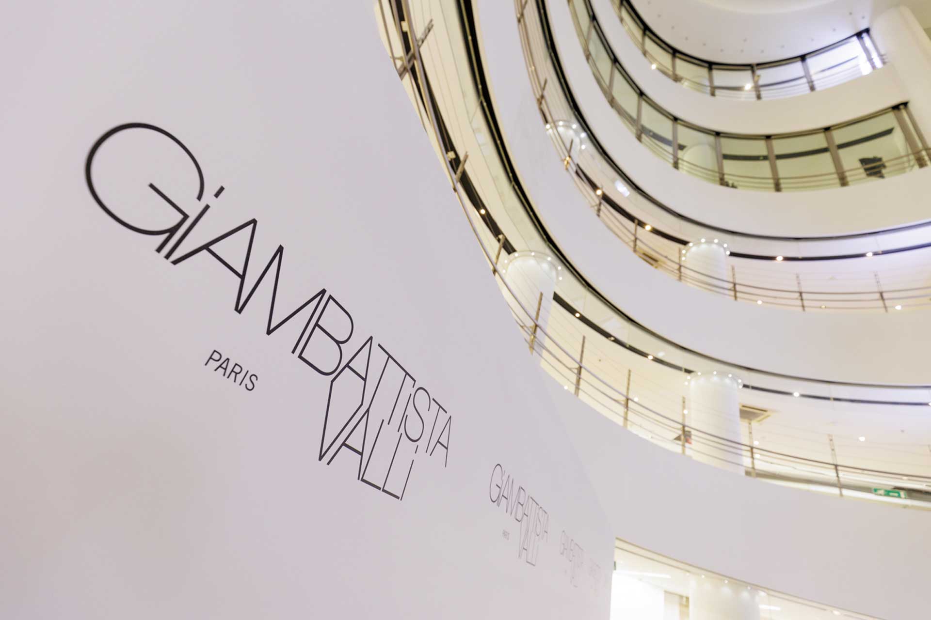 Alternative text - Paris Fashion Week | VALLI | Septembre 2022