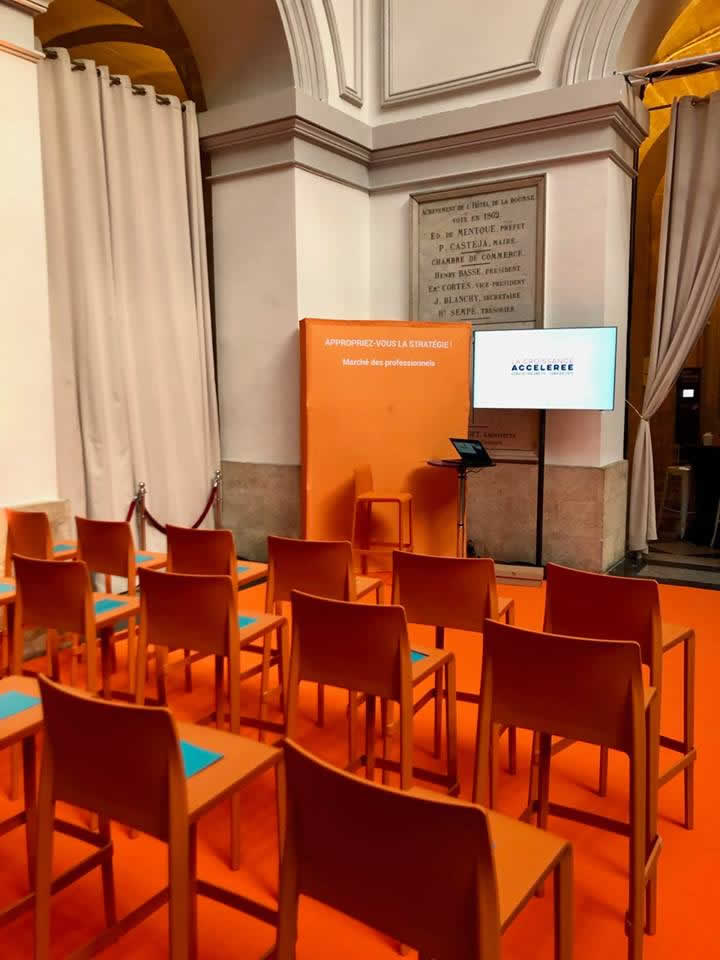 Alternative text - Novelty Bordeaux pour le compte d'un groupe d'assurances avec Moma Event