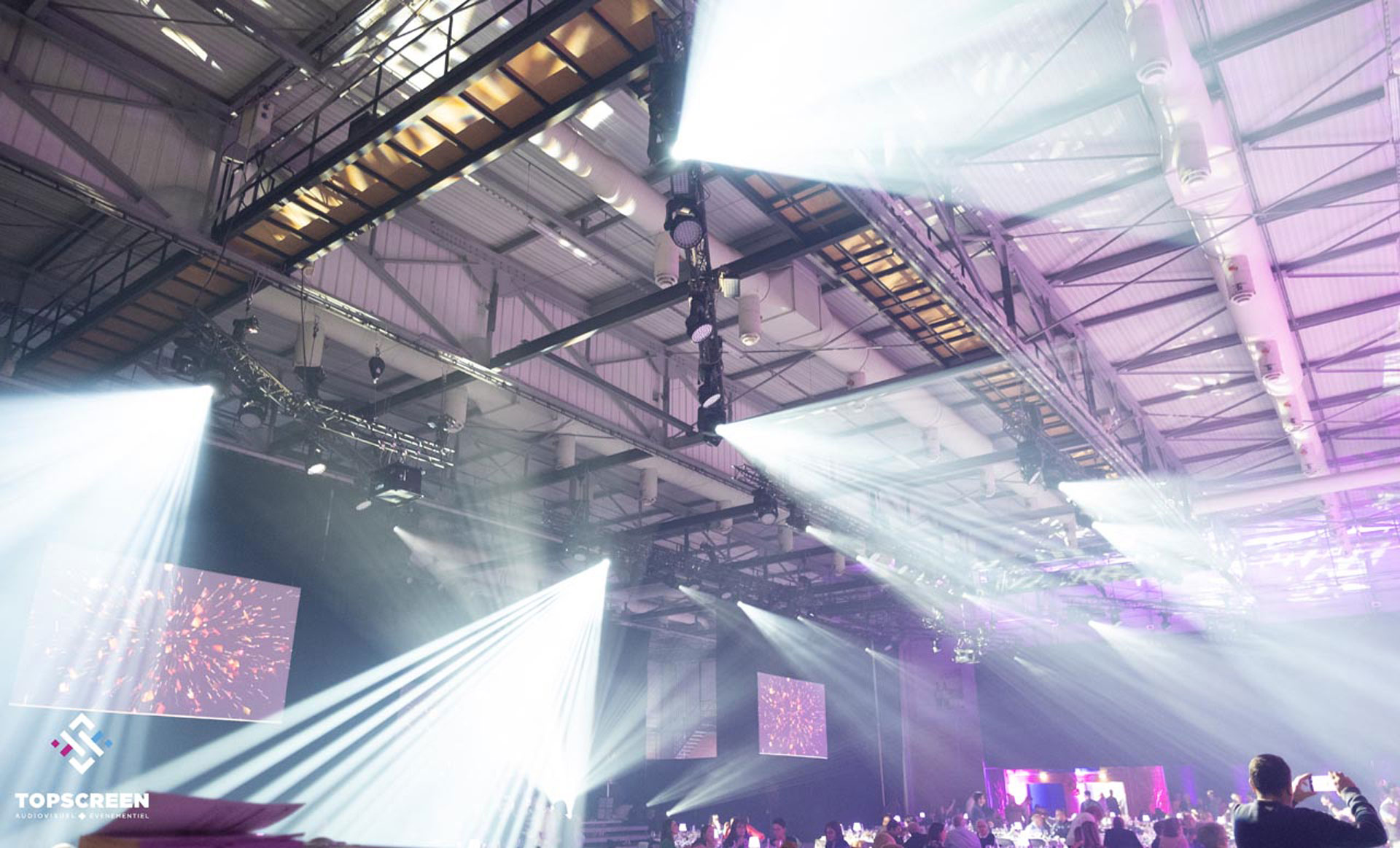 Alternative text - Soirée hors normes pour Novelty Toulouse et TopScreen