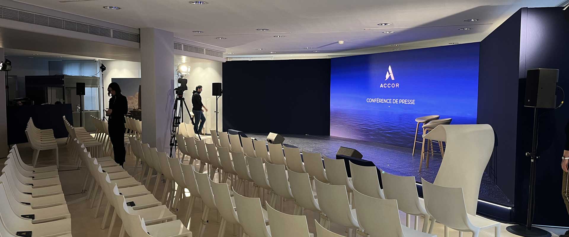 Alternative text - Novelty à la technique de la conférence de presse Orient Express