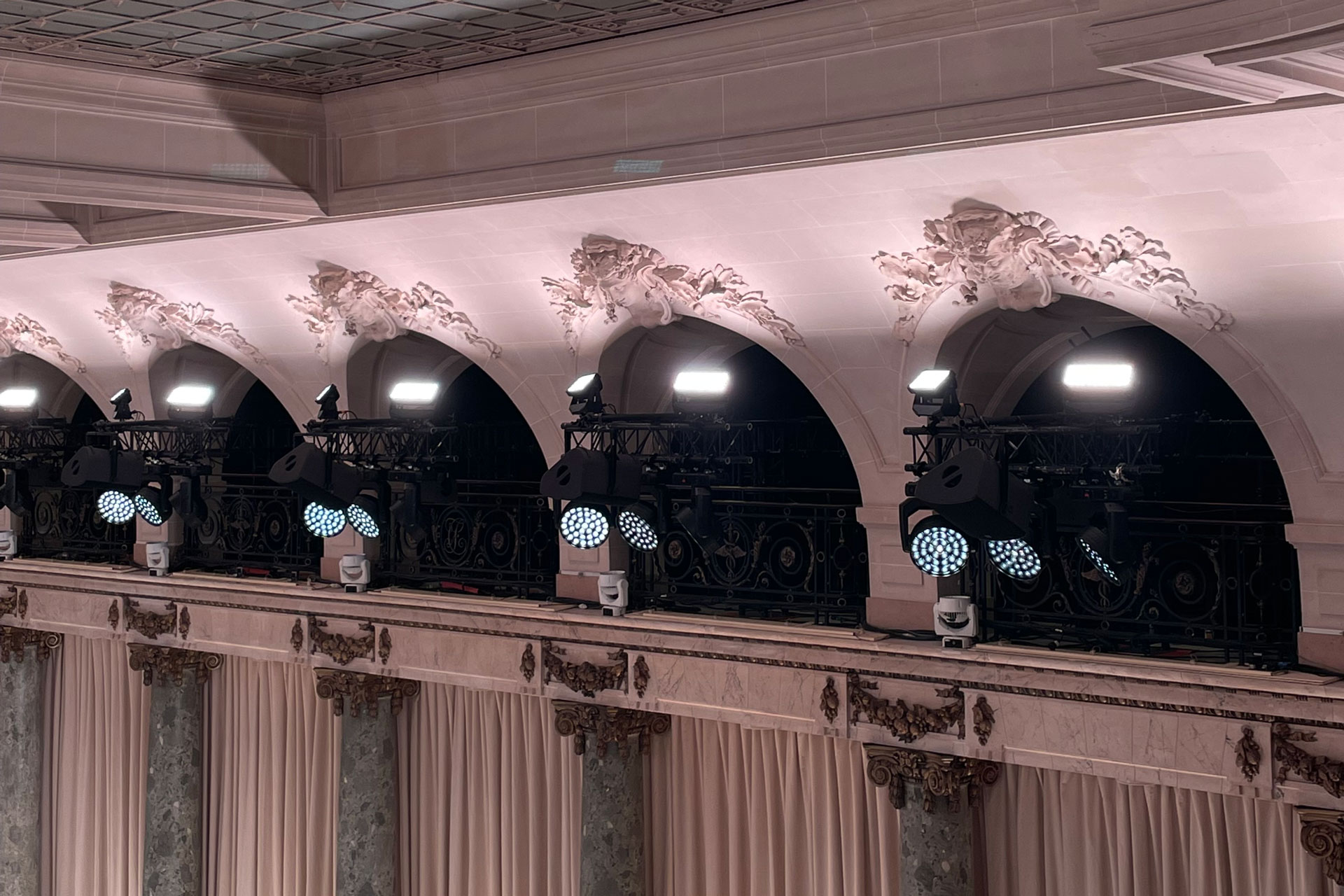 Alternative text - Paris Fashion Week | BALMAIN | Fevrier 2024