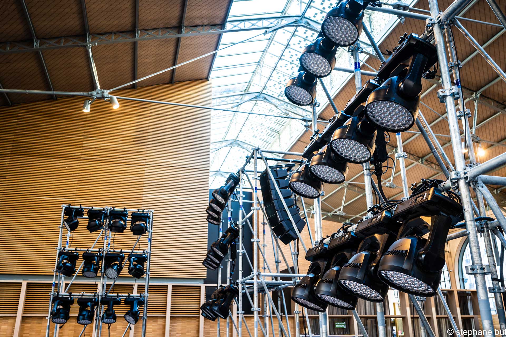 Alternative text - Paris Fashion Week | SACAI| Janvier 2023