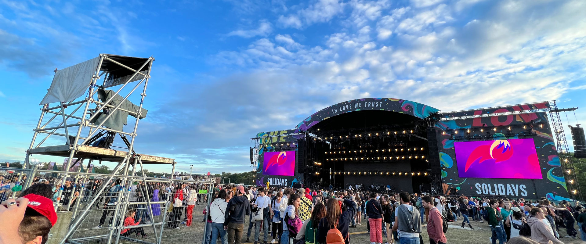 Alternative text - Le Groupe Novelty Magnum Dushow partenaire solidaire des SOLIDAYS